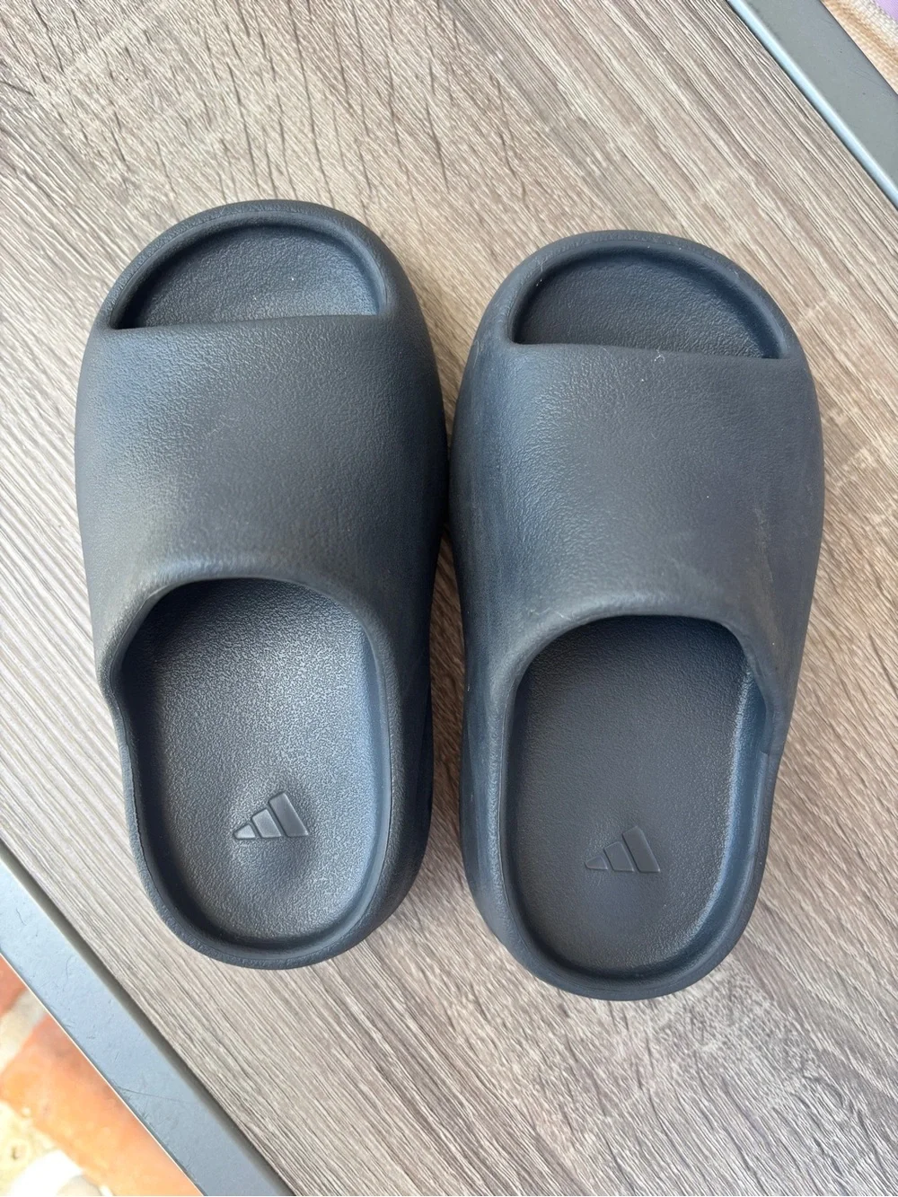 Adidas Yeezy slides onyx black slip on